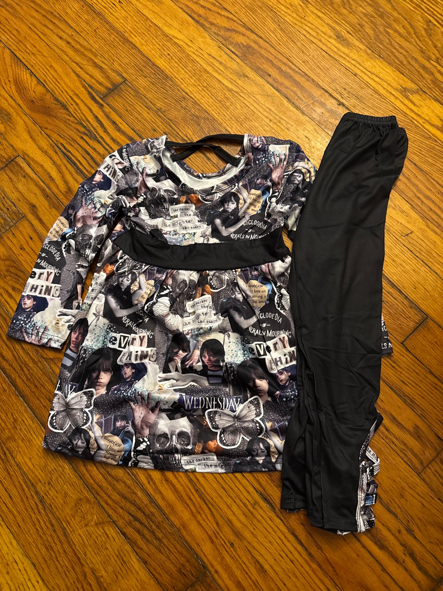Halloweenlive2025-Wednesday with crisscross legging