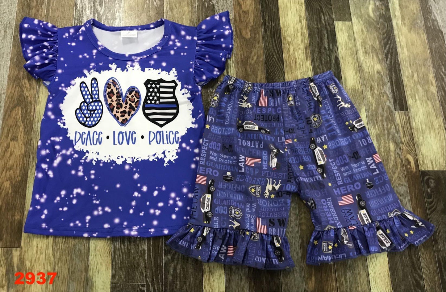Peace love shorts set