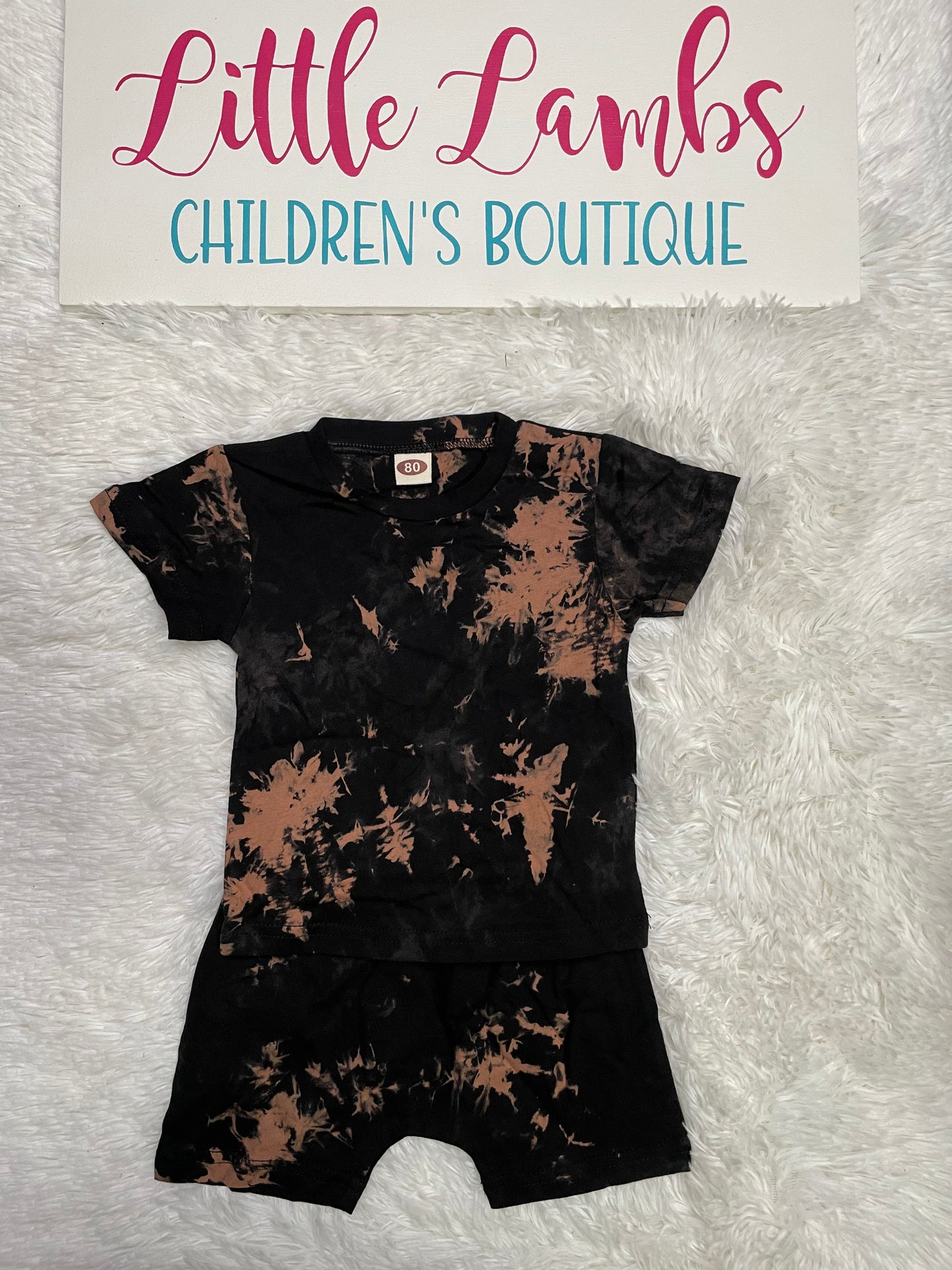 Black and Brown Tie Dye Shorts Outfit
