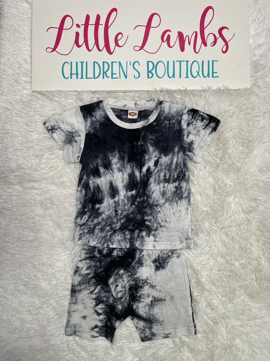 Black and White Tie Dye Shorts Outfit