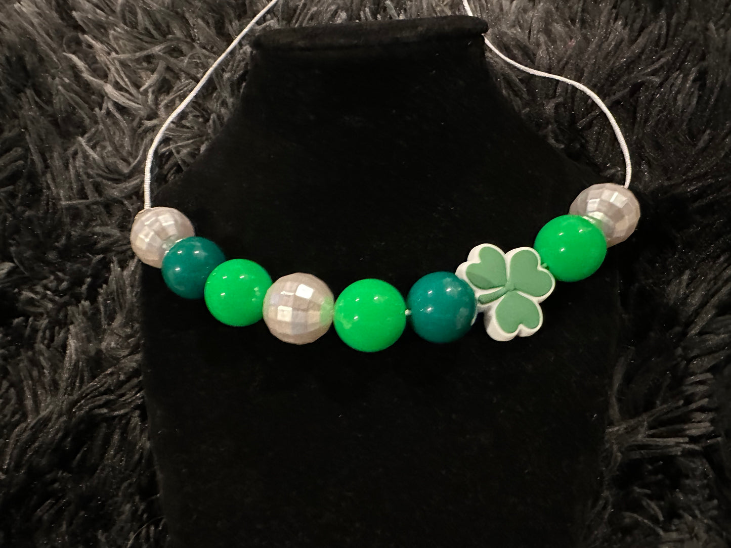 Bubblegum necklace St patty’s day with plain white beads